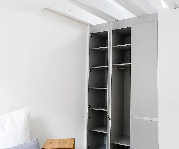 Louis & Louise & Lofts Am I Digital Check In 아파트호텔